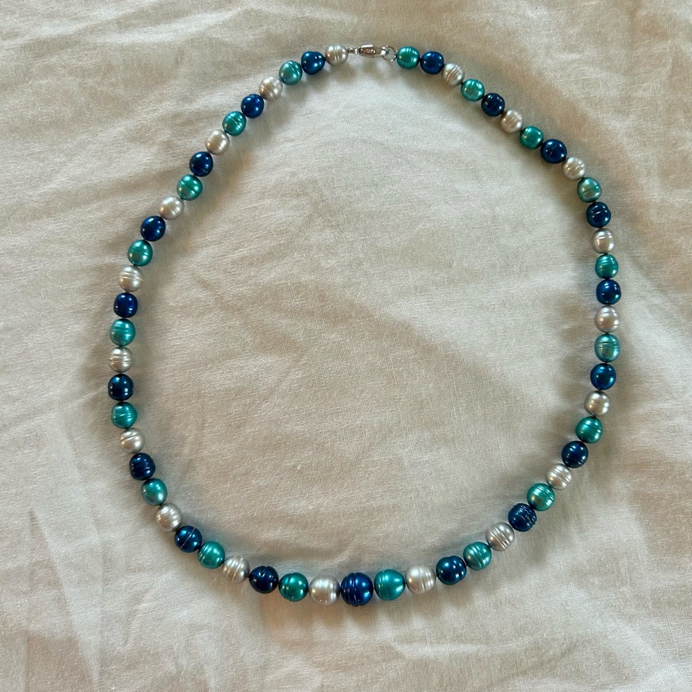 Elegant Blue and Green Pearl Necklace